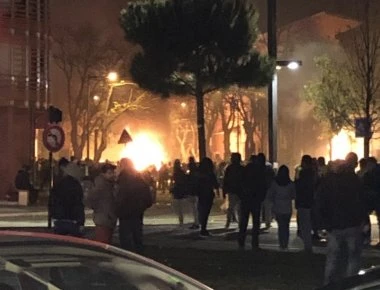 Γαλλία: Εκτός ελέγχου η κατάσταση στην Τουλούζη - Καίγεται το κέντρο της πόλης
